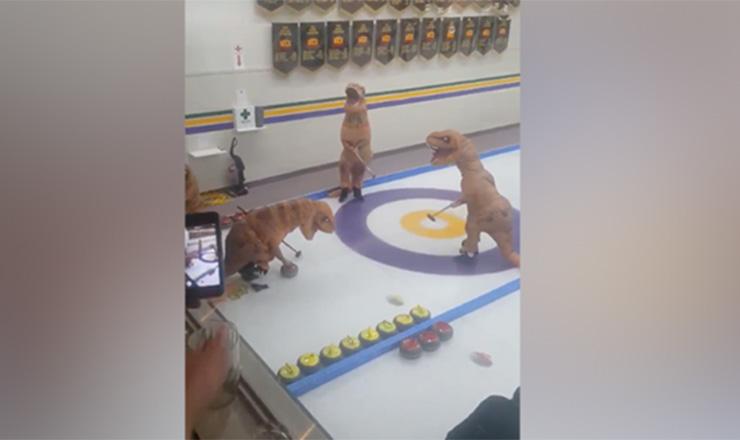 ¿Los dinosaurios juegan curling en Canadá?