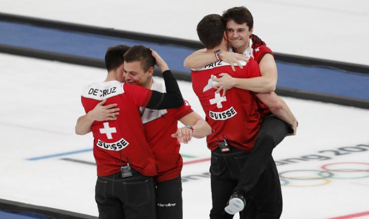 Canadá se queda por primera vez sin medalla en Curling, Suiza se lleva el bronce