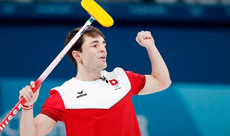 Suiza destierra a Canadá del medallero en Curling Varonil