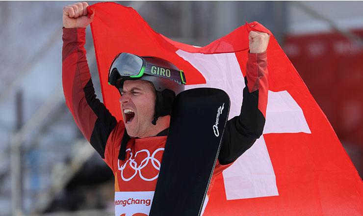 Nevin Galmarini logra el oro para Suiza en el snowboard eslalon paralelo